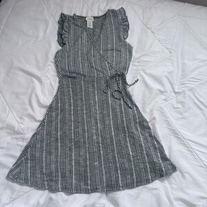 CAUTION TO THE WIND Dress with Ruffle Sleeves size Small